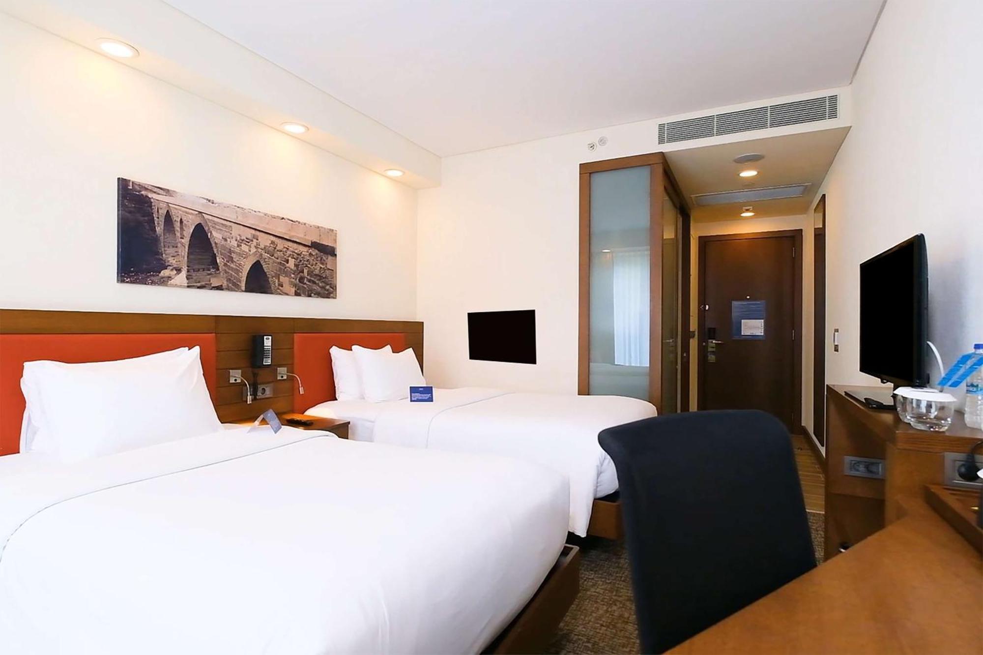 Hampton By Hilton Samsun Hotell Exteriör bild